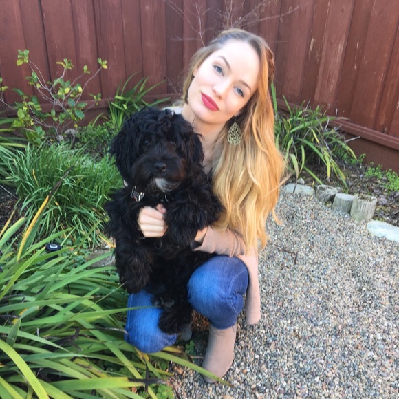 Meet your Posher, Genevieve - Picture 2 of 2